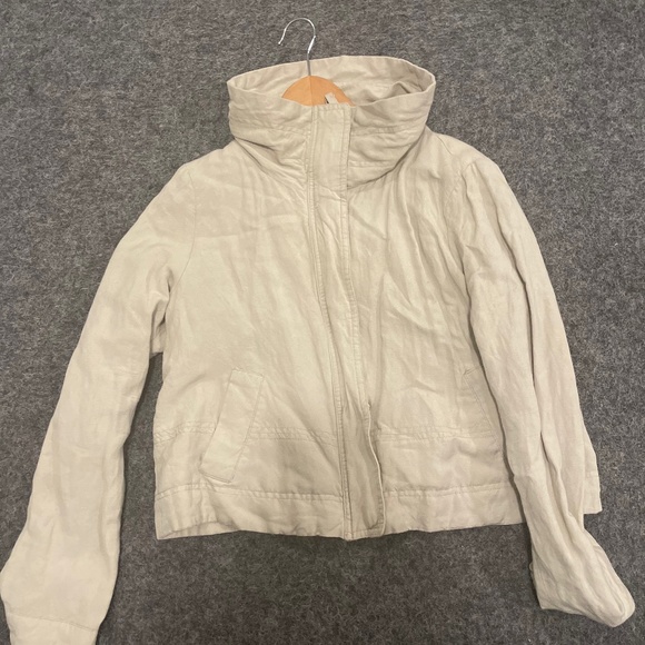 Lovely linen jacket in cream - Picture 1 of 3